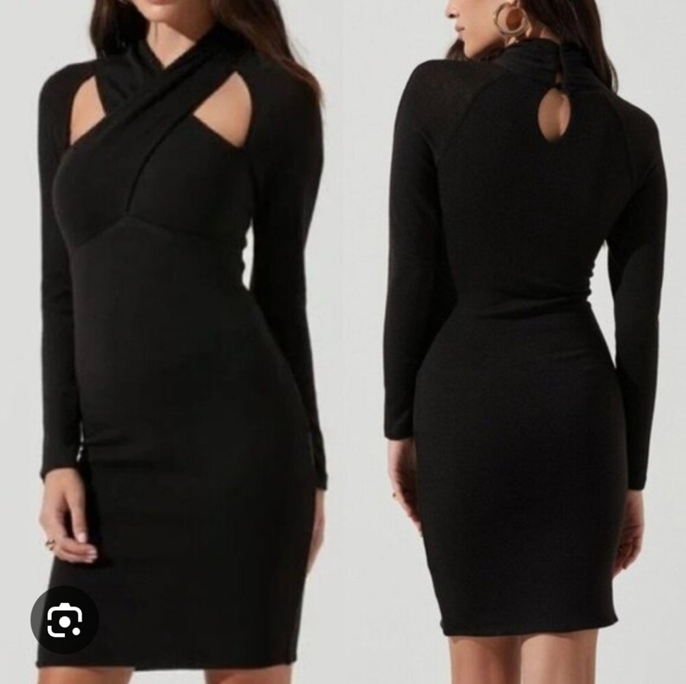 NWT ASTR THE LABEL Black Knit Dress Twist Front cut out Mini Dress Size Medium